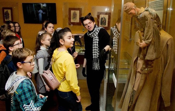 Экскурсия «Прогулки по музею с ученым котом Максимом»