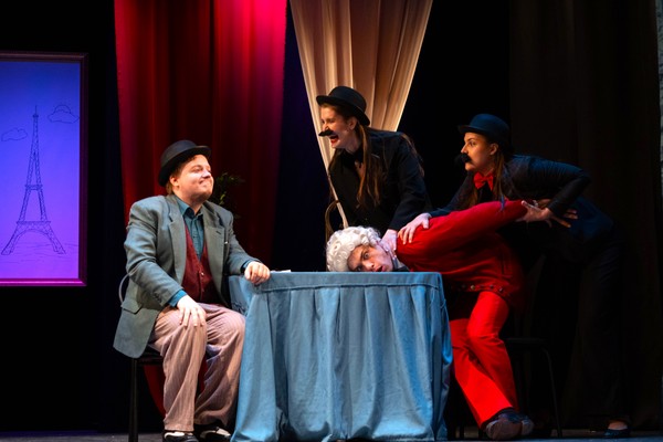 В Париж с любовью, или Детектив под столом