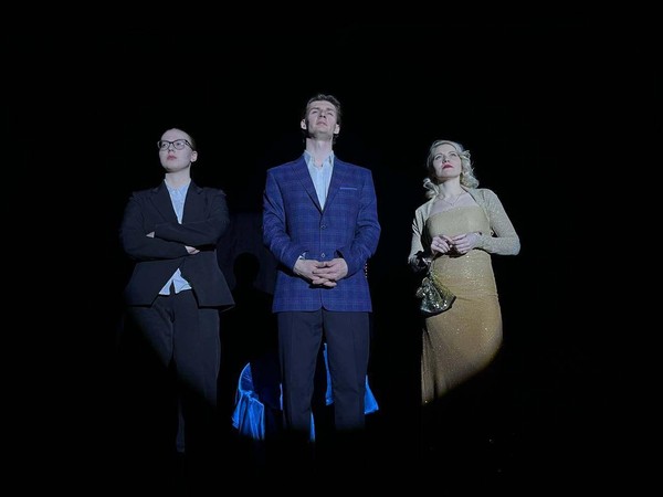 Спектакль «За закрытыми дверями»