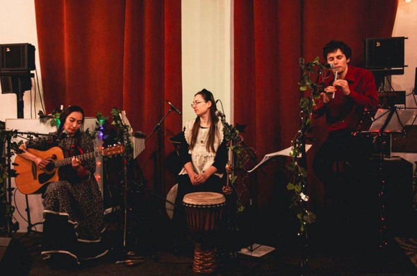 Театрализованный концерт «Тропами песен»