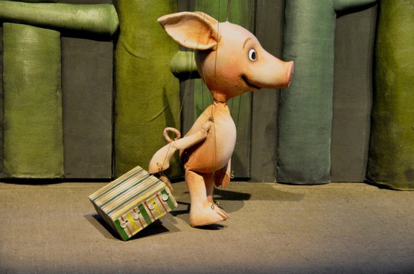 Спектакль «Приключения поющего поросенка»