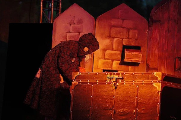 Инсталляция «Паночка и Сотник»