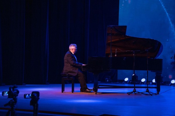 Концерт Дмитрия Петрова «Планета музыки»