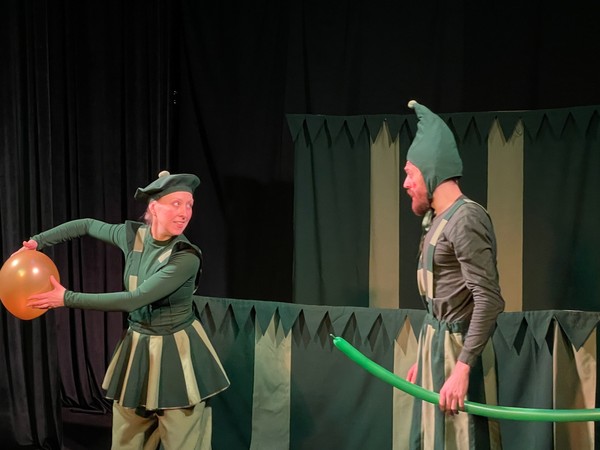 Летят по небу шарики