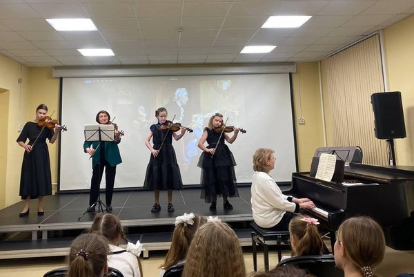 Отчетный концерт учащихся класса скрипки «Зимний калейдоскоп»