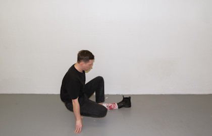 Это появилось в комнате только в момент падения. До этого момента этого в комнате не было