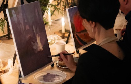 Картина за бокалом вина