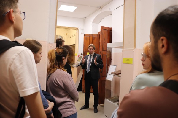 Экскурсии по экспозициям музея