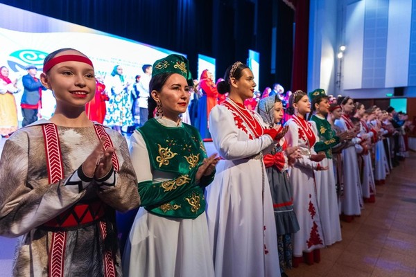 Международный фестиваль национальных культур «Возьмёмся за руки, друзья!»