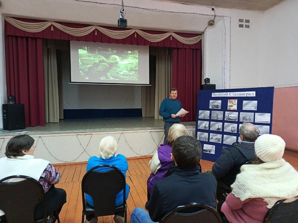 Информационная выставка «Великий Сталинград»