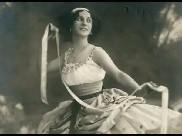 «Облако, парящее над землей»