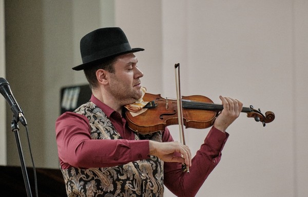 Зимний вечер при свечах