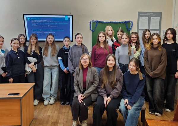 Встреча юных художников с членом Союза дизайнеров России Марина Михайловна Лоншакова