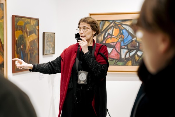 Кураторская экскурсия по выставке «Свет между мирами»