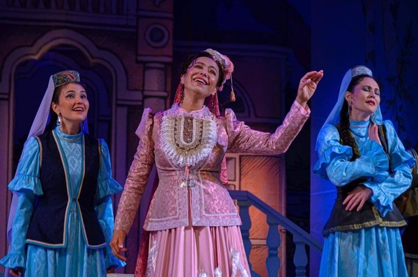 Спектакль «Белый колпак»