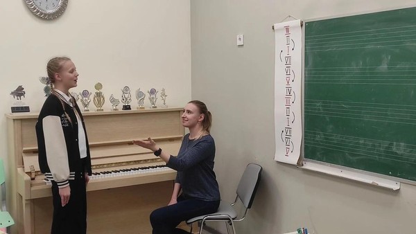 Мастер-класс «Развитие музыкально слуха у юных вокалистов посредством пения упражнений»