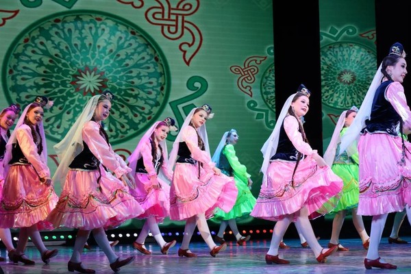 Урок «Основные женские движения в татарском танце»