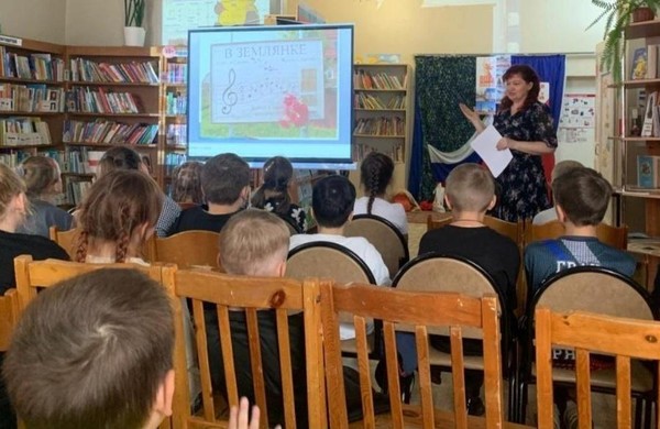 Литературно-музыкальная гостиная «Песня тоже воевала»