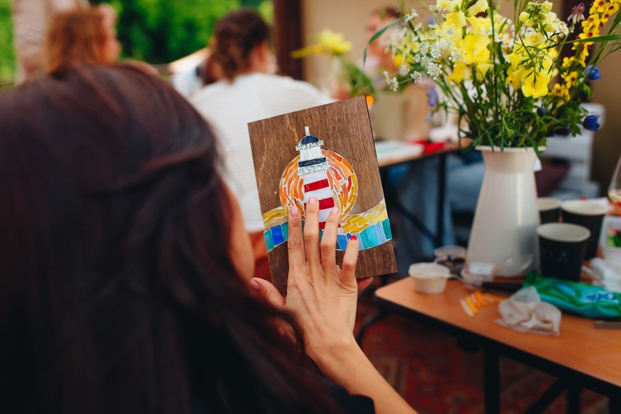 Маяки и мозаика: огни в её руках