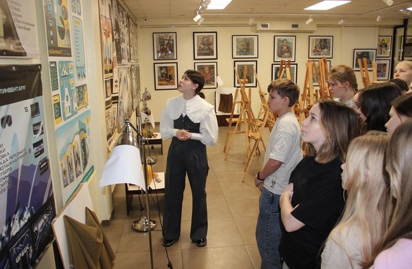 Экскурсия по выставке «Ступени мастерства»