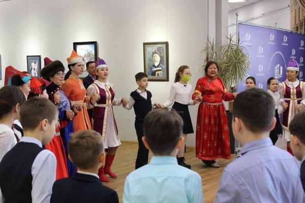 Интерактивное музейное занятие «И ехор дружно мы станцуем!»