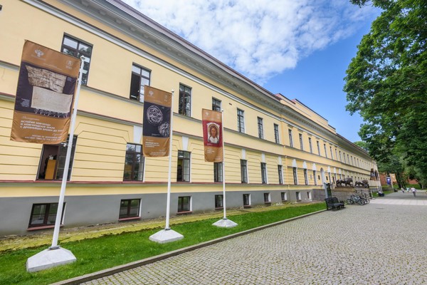 Экспозиции Главного здания музея