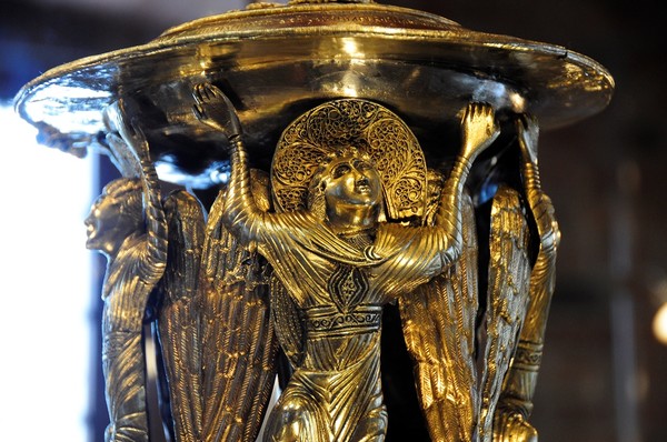 Экспозиция «Ювелирное искусство V–XIX вв. в собрании Новгородского музея»