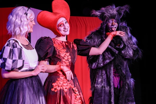 Алиса в Стране чудес