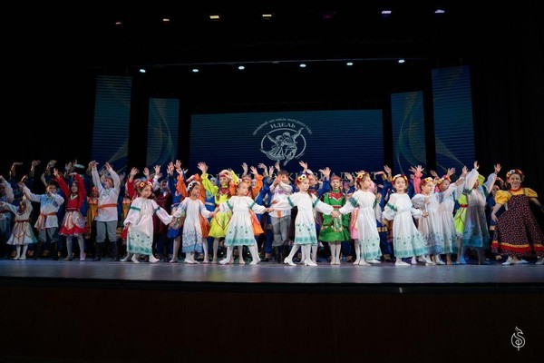 Творческий вечер-поздравление образцового ансамбля народного танца «Идель»
