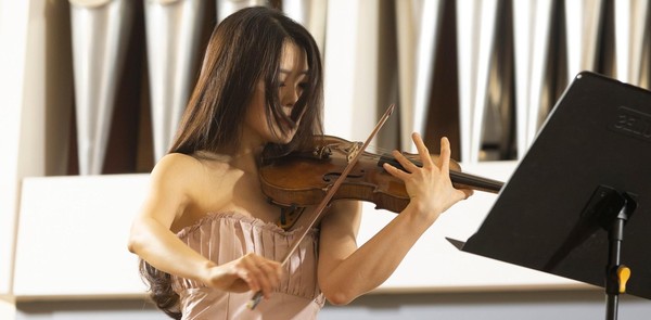 Концерт «Весенний комплимент»