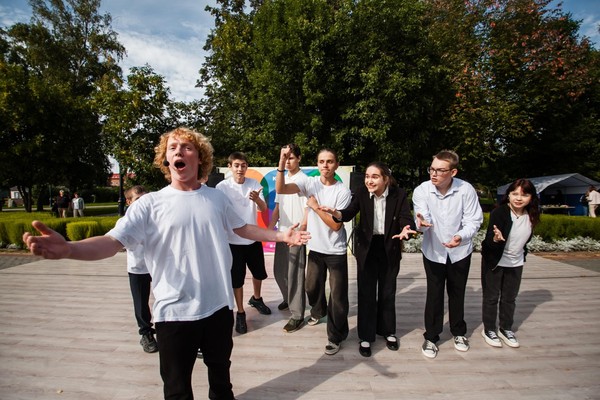 Театральная читка «Фабрика по изготовлению вундеркиндов»