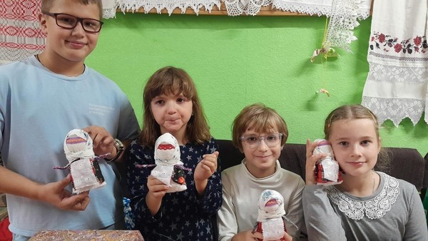 «Весенний хоровод» выставка работ кружка народного творчества «Завалинка»