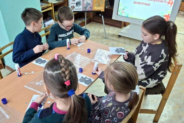 Познавательный час «Кошачьи истории»