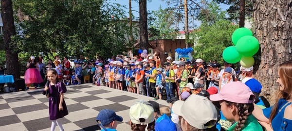 Праздничный концерт «Весенние улыбки»