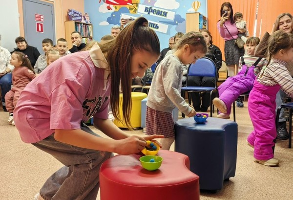 Игровая программа «Как много девочек хороших!»