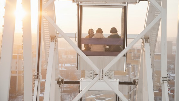 Слегка касаться земли