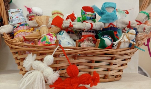 Весну закликать, зиму провожать