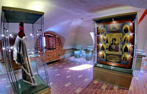 В резиденцию Новгородских владык