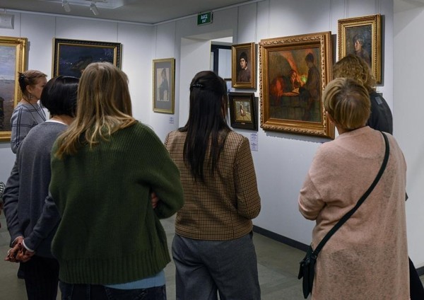 Экскурсия по двум экспозициям на выбор в картинной галерее