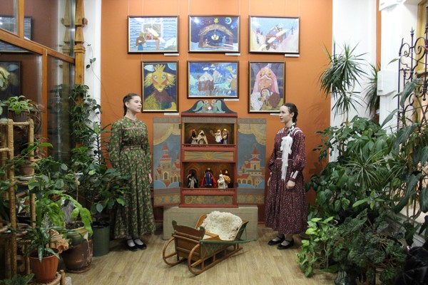 Выставка «Святки, прялки да колядки»