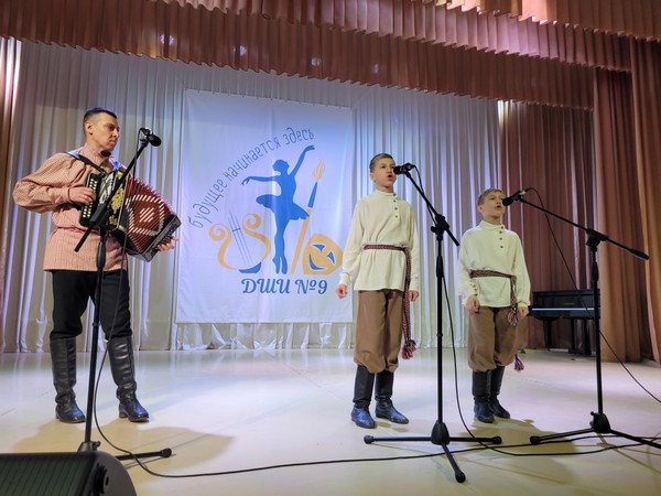 Только с этого дня начинается в мире весна