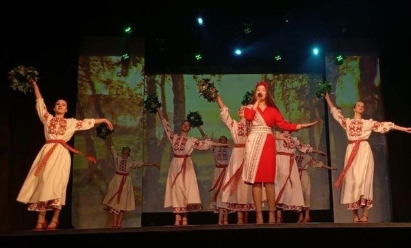 Литературно-музыкальная композиция «В мир приходит женщина, чтобы мир спасти…»