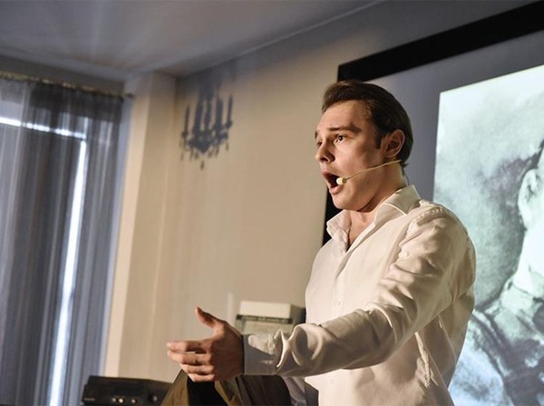 Моноспектакль «Не жалею, не зову, не плачу»