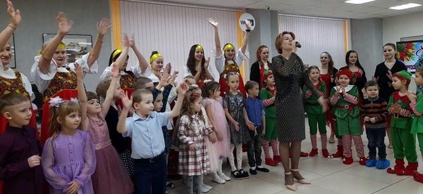 Праздничная шоу-программа «Под весенний звук мелодий» (к Международному женскому дню)