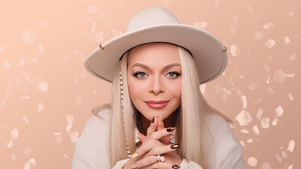 Лариса Долина