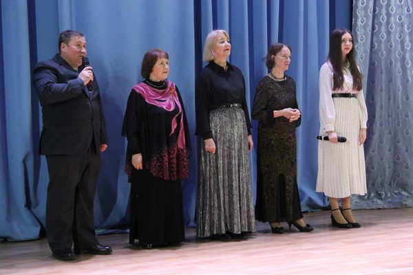 Литературно-музыкальная программа «О весне без конца и края...»