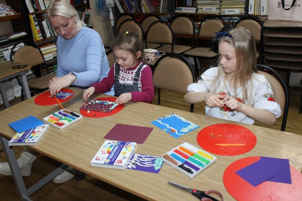 Занятие в изостудии «Акварелька» с мастер-классом по живописи