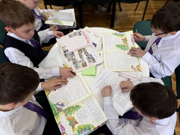 За разноцветными сказками Марка Сергеева