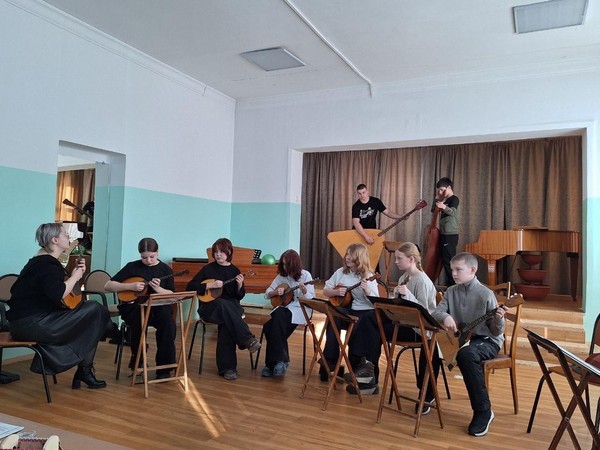 Открытый академический концерт ансамблей секции народных инструментов