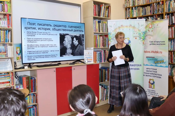 Поэтический вечер-портрет «Любовью сердце высветив до донца...»